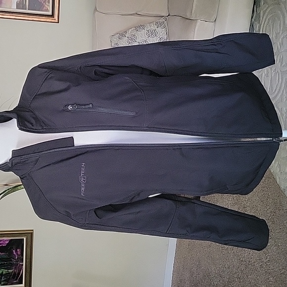 Free Tech Mens Jacket - Picture 4 of 10